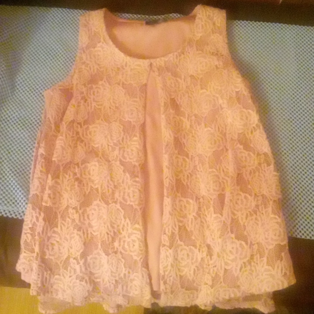 Mauve/Pink Floral lace design sleeveless blouse. Size M